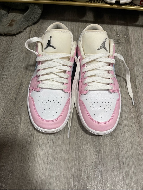 Jordan Shoes - Jordan Low Top Sneakers - White & Pink